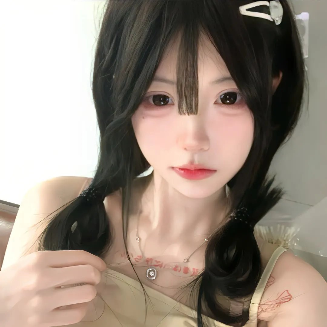 莫妮克:自我介绍一下